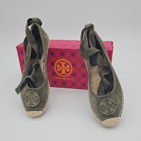Pre- Loved Authentic Tory Burch Olive Green Espadrille Flats - Picture 2 of 14